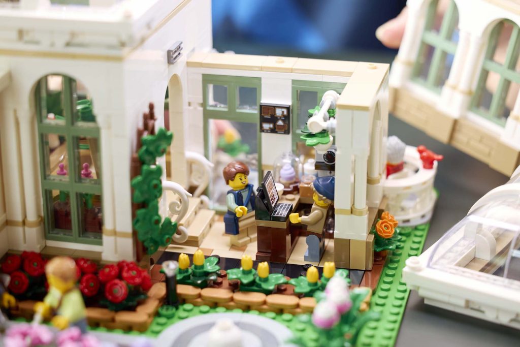 LEGO Ideas 21353 The Botanical Garden 7 1024x683