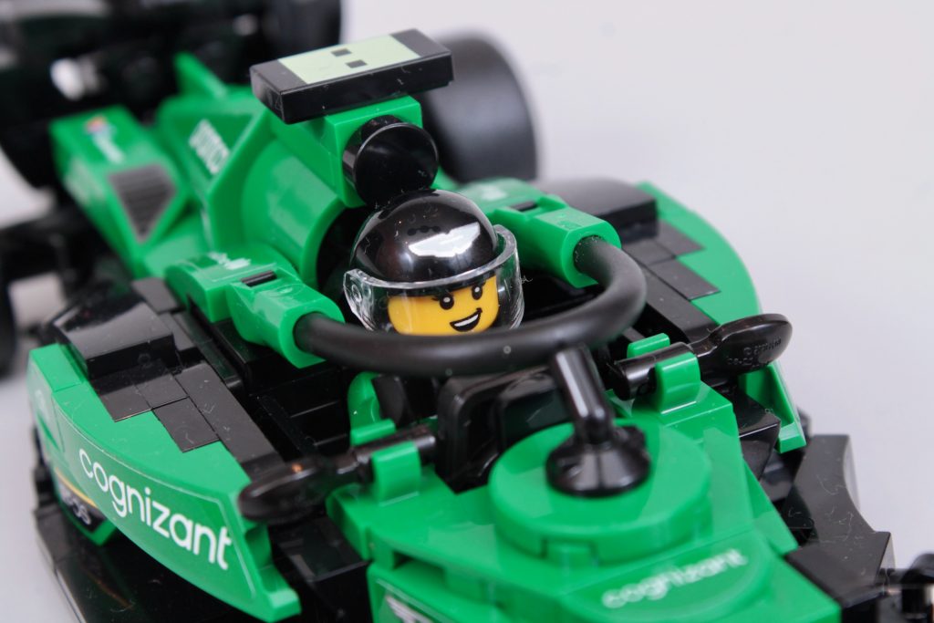 LEGO Speed Champions 76925 Aston Martin Safety Car AMR23 crítica 4 1024x683