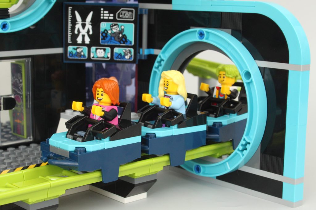 lego city 60421 Robot World Roller Coaster Park review 17 1024x683