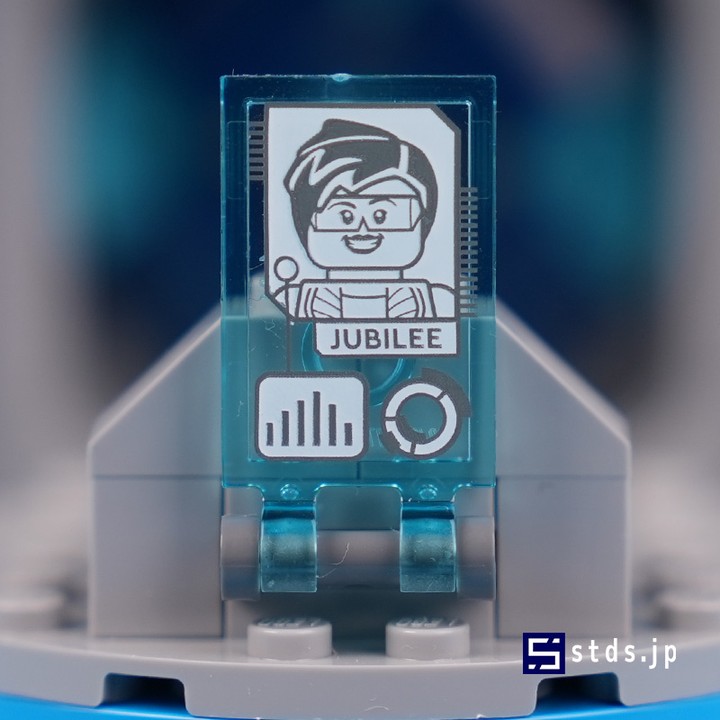 stdsjp LEGO Marvel Cerebro review in hand 2