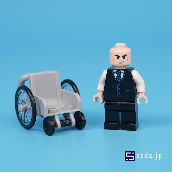stdsjp LEGO Marvel Cerebro review in hand 4