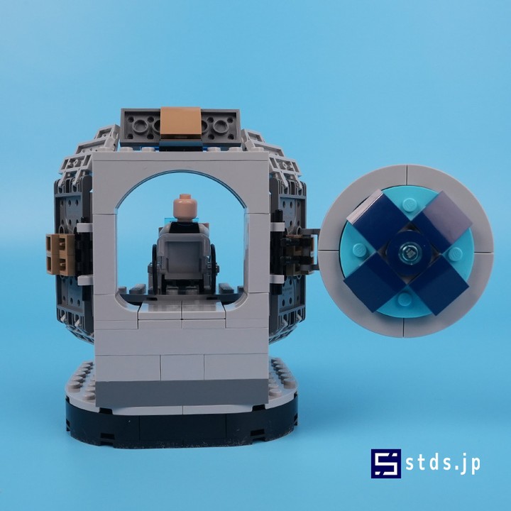 stdsjp LEGO Marvel Cerebro review in hand 5