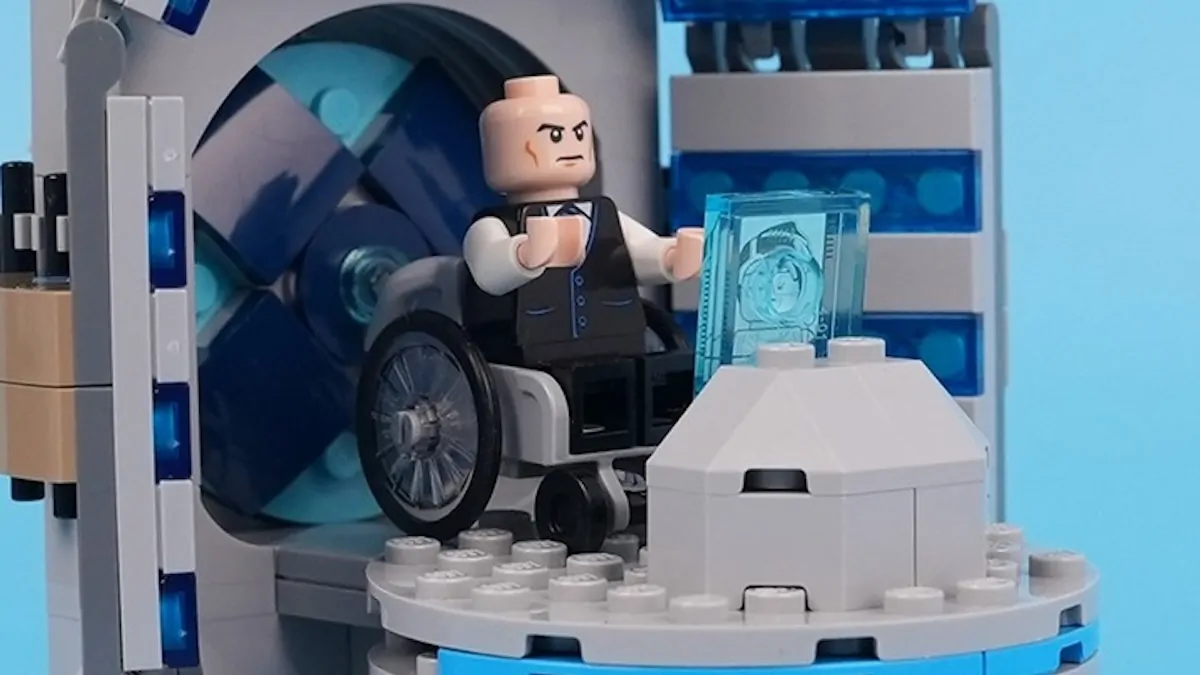 First in-hand images of LEGO Marvel X-Men Cerebro GWP spotted