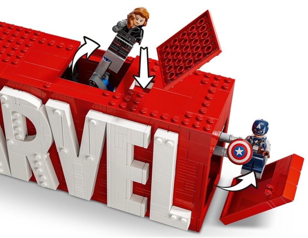 LEGO 76313 Marvel Logo MARVEL z minifigurkami kadr 1 1024x791