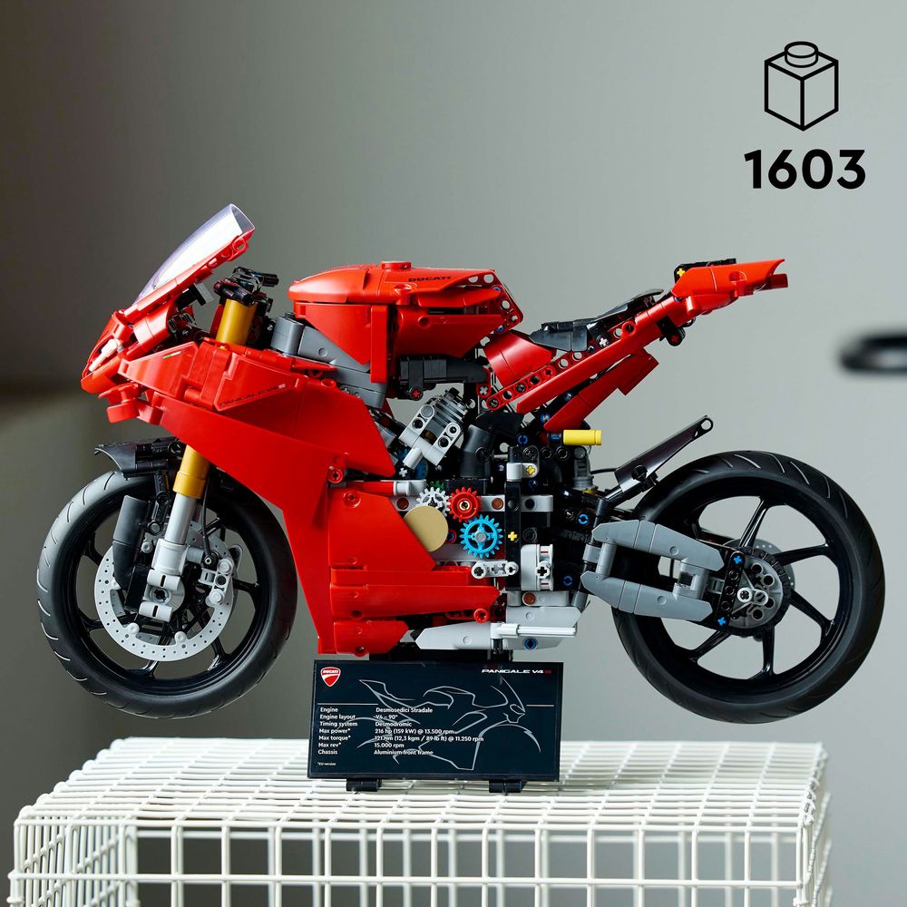 LEGO Technic 42202 Ducati Panigale V4 S 4