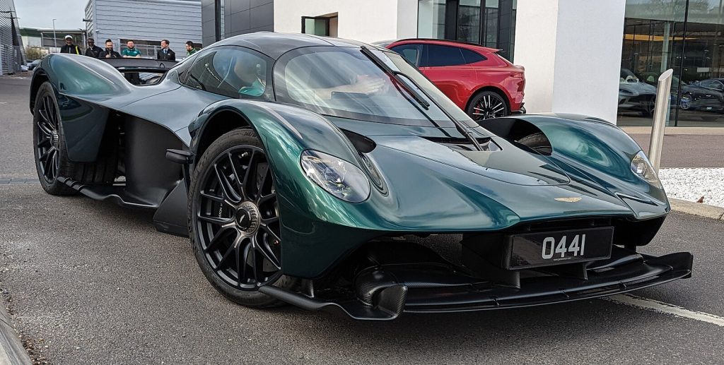 Aston Martin Valkyrie 1024x517