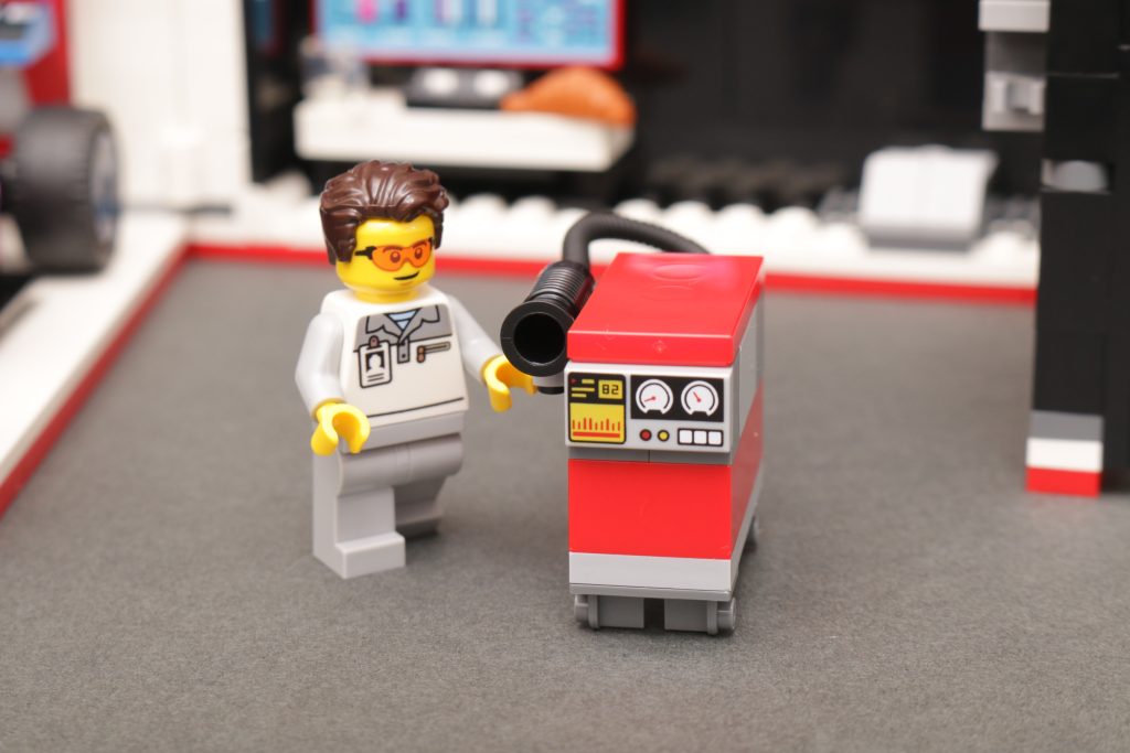 LEGO City 60444 F1 Garage Mercedes AMG Alpine Cars review 5 1024x683