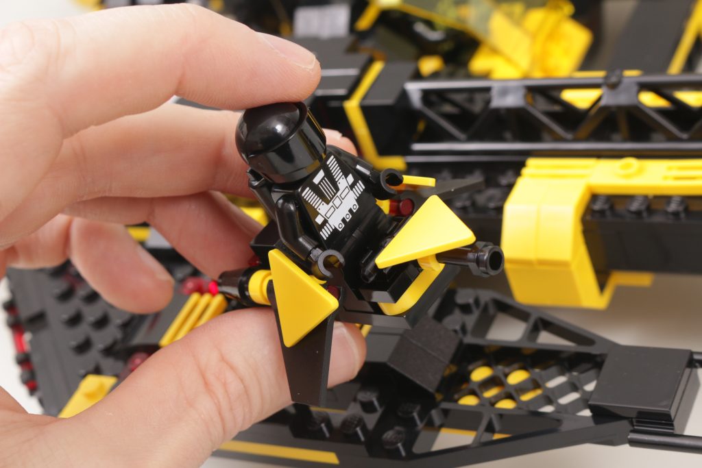 LEGO Icons 10355 Blacktron Renegade anmeldelse 14 1024x683