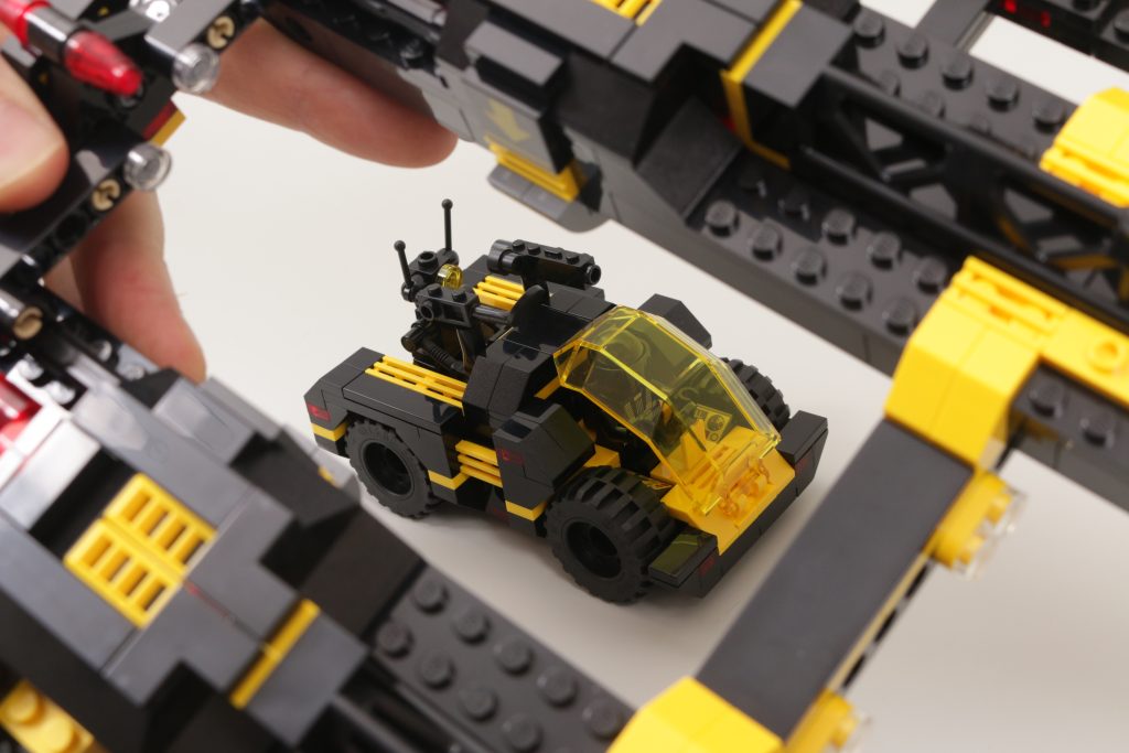 LEGO Icons 10355 Blacktron Renegade anmeldelse 22 1024x683