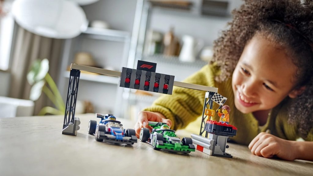 LEGO City 60474 F1 Grid with VCARB Sauber Race Cars featured 1024x576