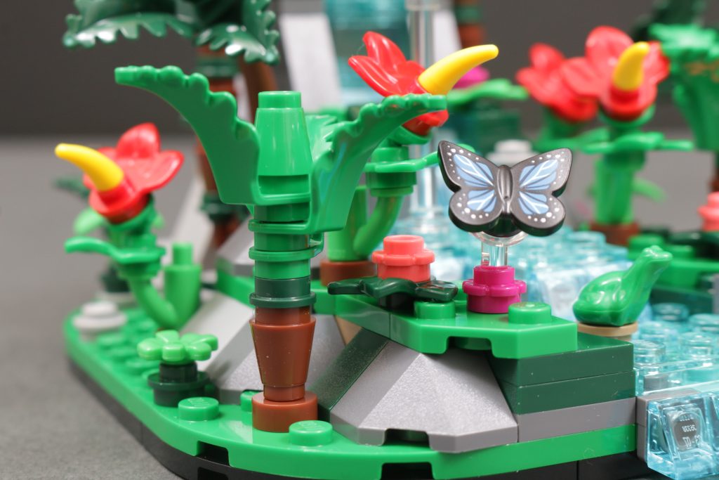 LEGO 40782 Tropical Rainforest Diorama GWP review