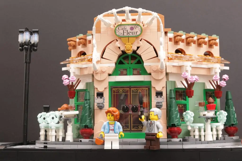LEGO Icons 10362 Französisches Café – Rezension (nicht wirklich für Minifiguren geeignet) 18 1024x683