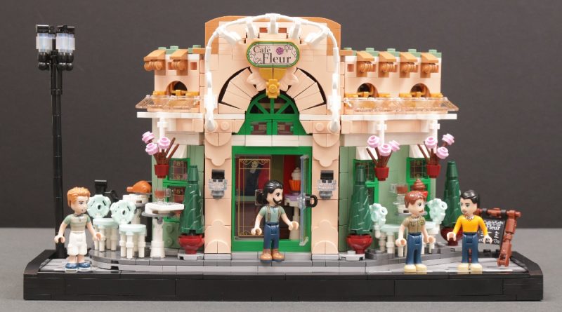Does LEGO Icons 10362 French Café scale better with mini-dolls?