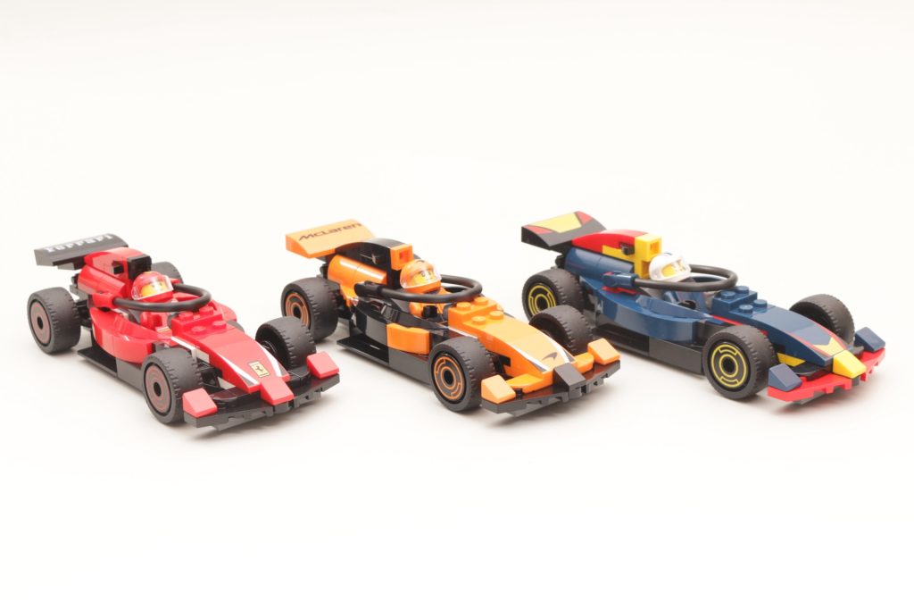 LEGO City Sammenligning av Formel 1-biler – alle lag – McLaren Ferrari Red Bull Mercedes Aston Martin 6 1024x683
