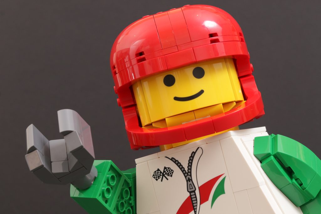 Reseña de la minifigura LEGO Minifigures 40819 Up Scaled Racing Driver (1 pulgadas, 1024x683)