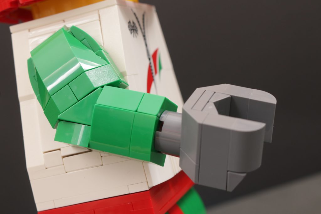 Reseña de la minifigura LEGO Minifigures 40819 Up Scaled Racing Driver (11 pulgadas, 1024x683)