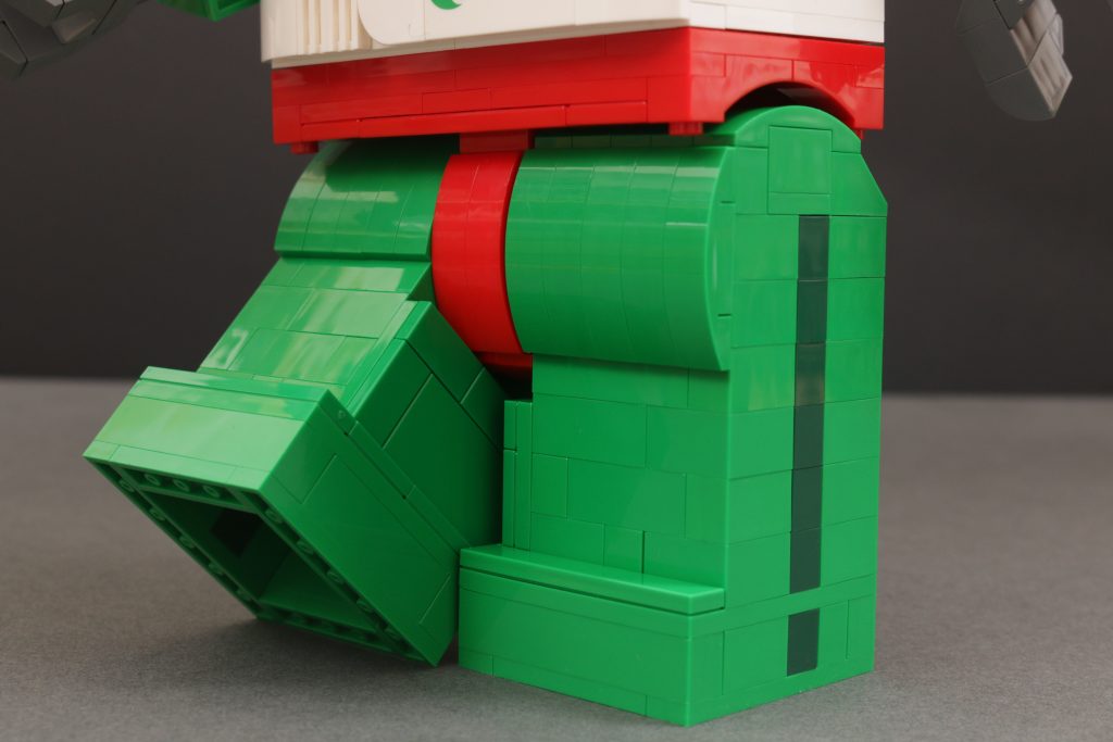 Reseña de la minifigura LEGO Minifigures 40819 Up Scaled Racing Driver (12 pulgadas, 1024x683)