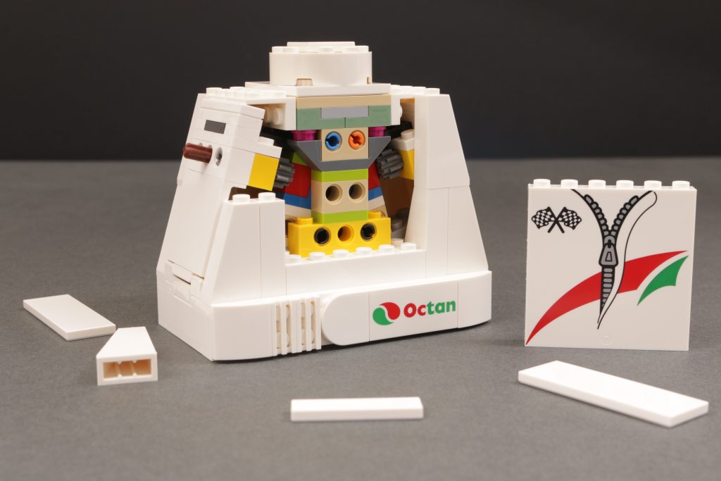 Reseña de la minifigura LEGO Minifigures 40819 Up Scaled Racing Driver (17 pulgadas, 1024x683)