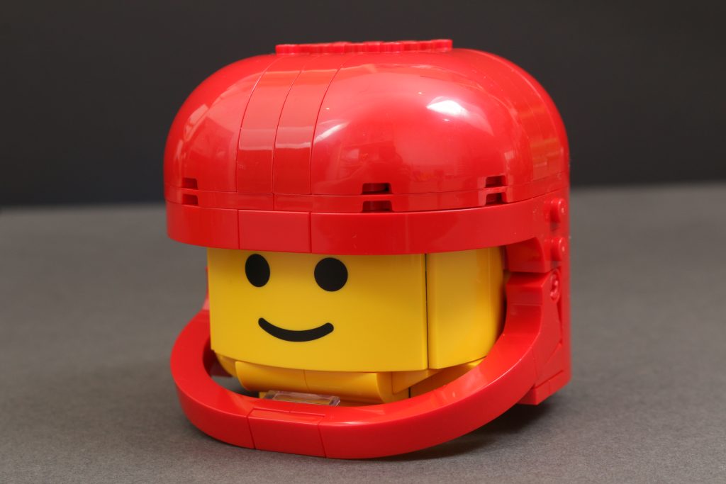 Reseña de la minifigura LEGO Minifigures 40819 Up Scaled Racing Driver (22 pulgadas, 1024x683)