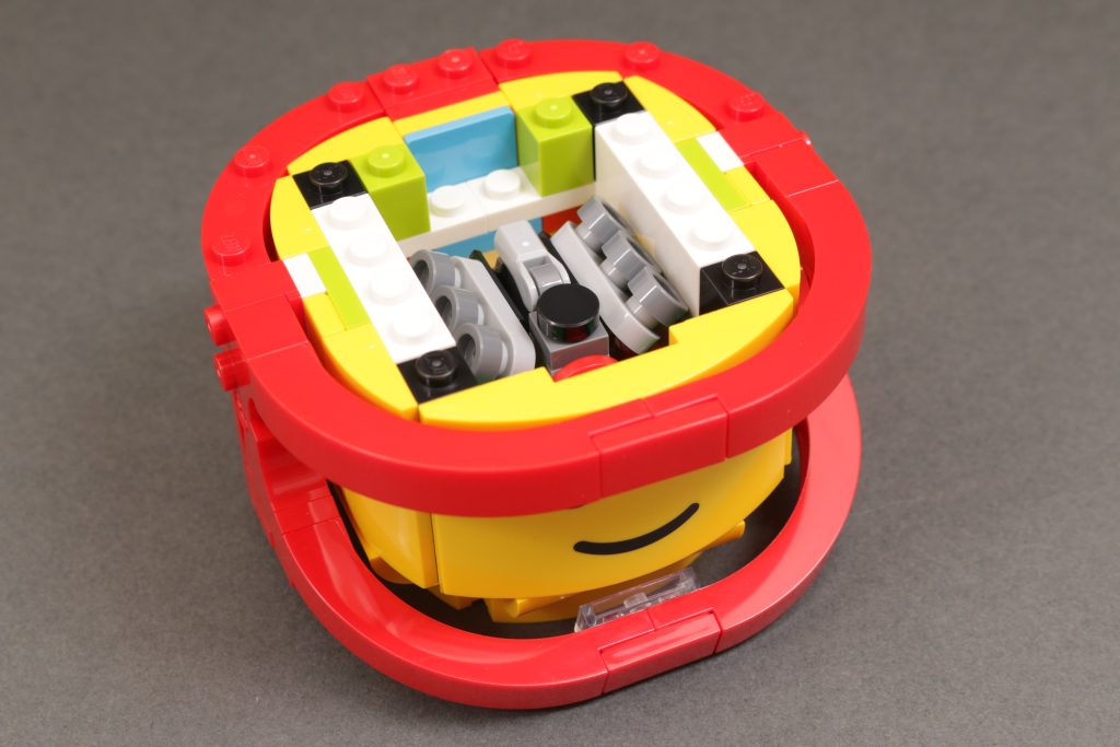 Reseña de la minifigura LEGO Minifigures 40819 Up Scaled Racing Driver (24 pulgadas, 1024x683)