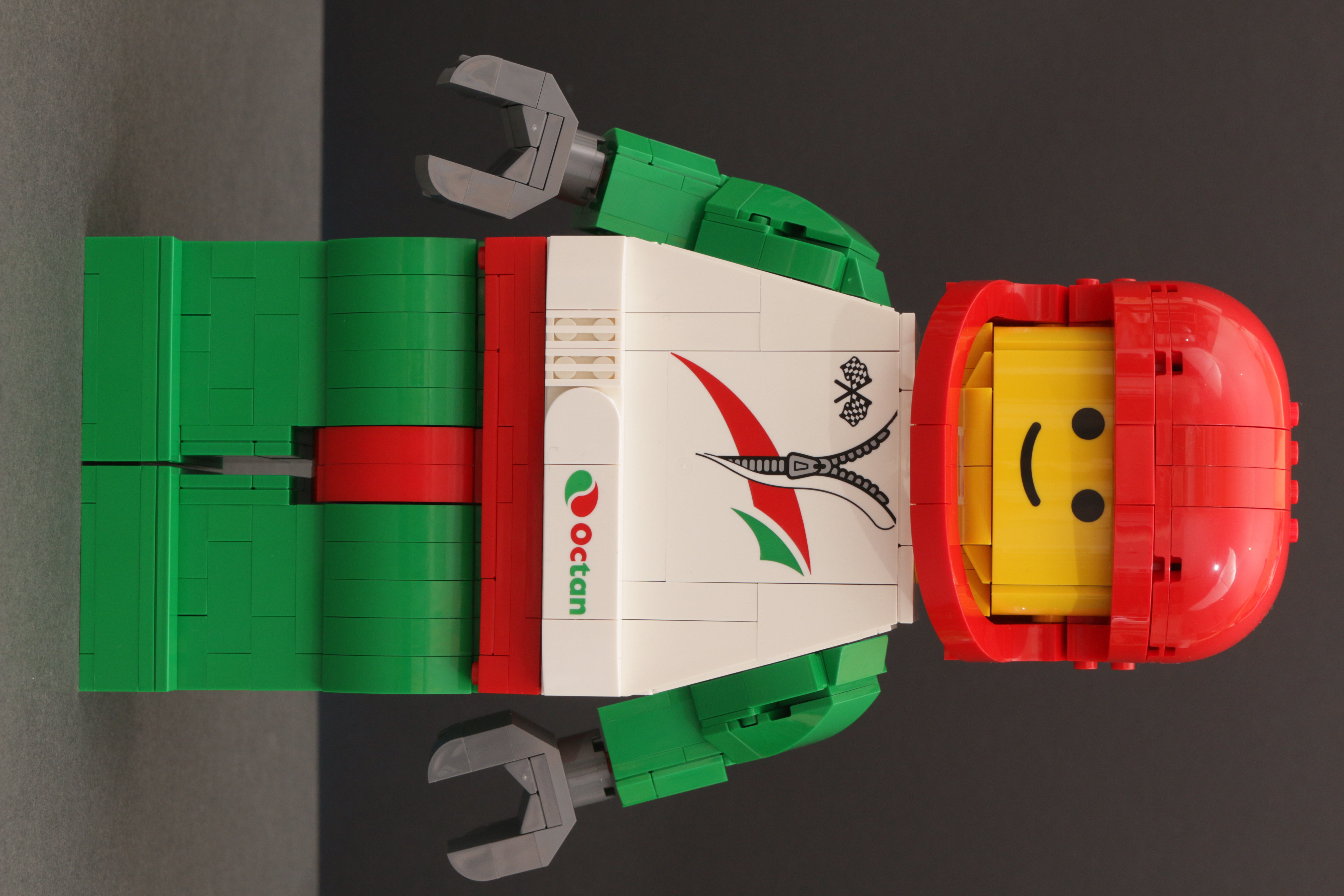 LEGO Minifigures 40819 Up-Scaled Racing Driver Minifigure review 3