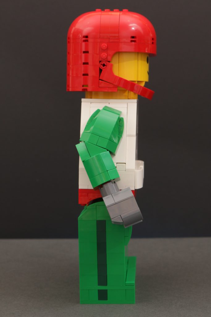 Reseña de la minifigura LEGO Minifigures 40819 Up Scaled Racing Driver (5 pulgadas, 683x1024)