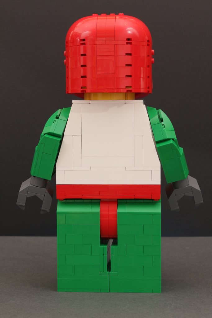 Reseña de la minifigura LEGO Minifigures 40819 Up Scaled Racing Driver (6 pulgadas, 683x1024)