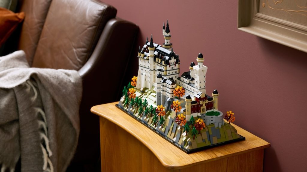 LEGO Architecture 21063 Neuschwanstein Castle featured 3 1024x576