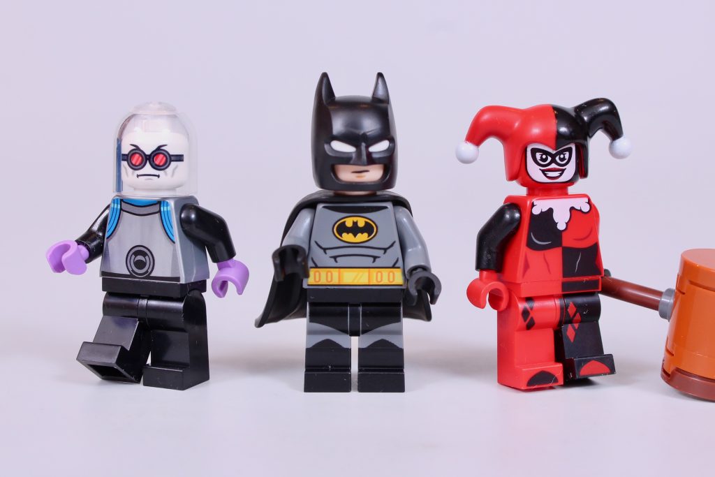 LEGO Batman 76274 Batman mit der Batmobil- vs. Harley Quinn- und Mr. Freeze-Kritik 11 1024x683
