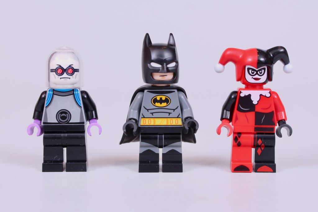 LEGO Batman 76274 Batman mit der Batmobil- vs. Harley Quinn- und Mr. Freeze-Kritik 12 1024x683
