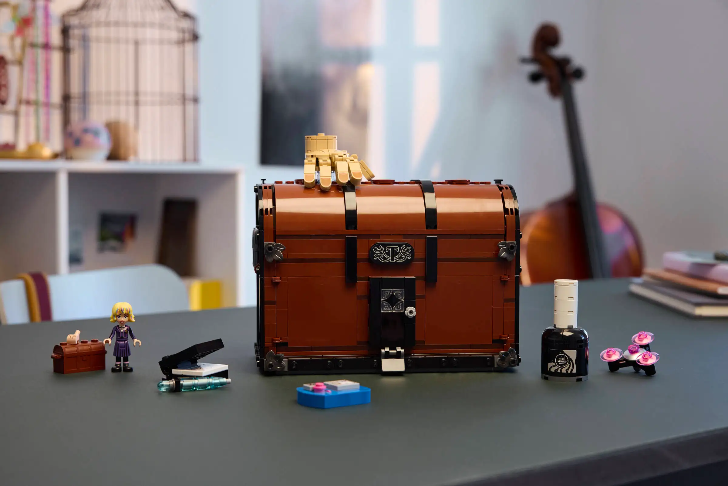 LEGO Wednesday 76785 Things Apartment 11