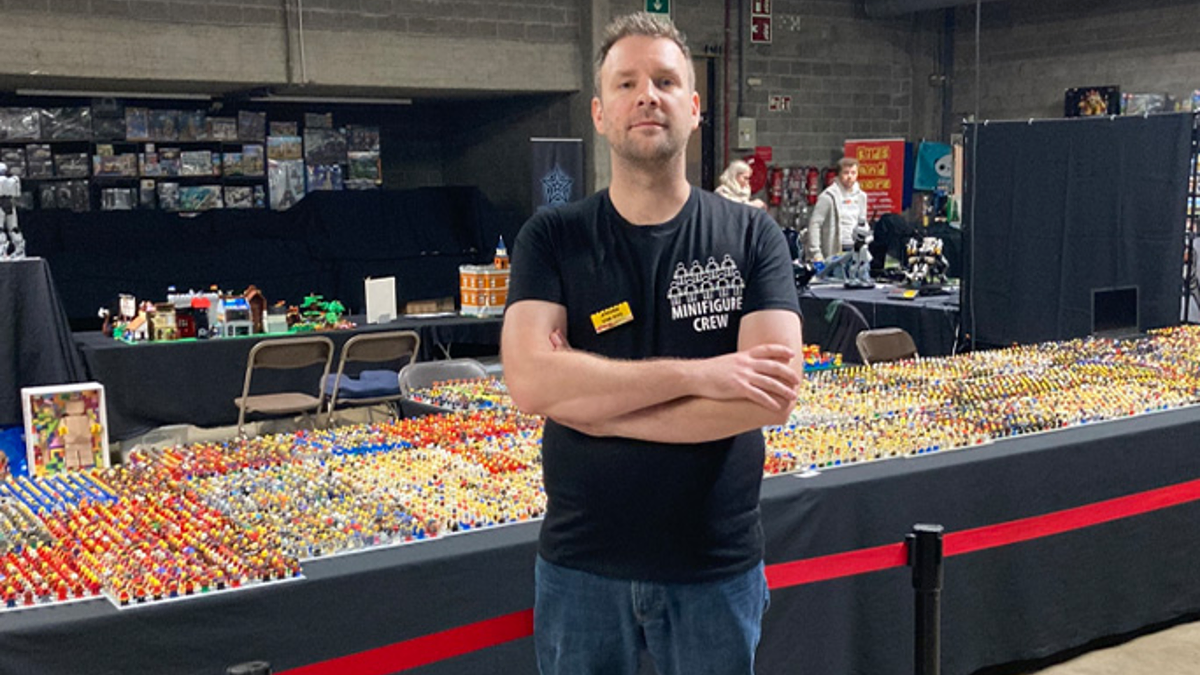 World s Largest LEGO Minifigure Collection Outgrows Its Home world-s-largest-lego-minifigure-collection-outgrows-its-home