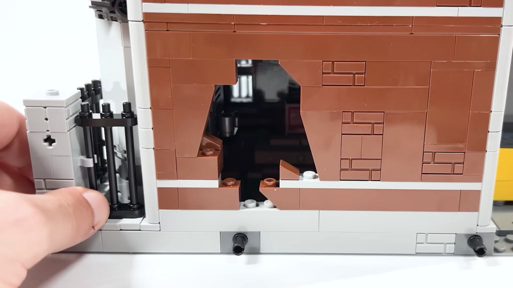 ASHNFLASH LEGO DC 76300 Arkham Asylum wall damage 1024x576