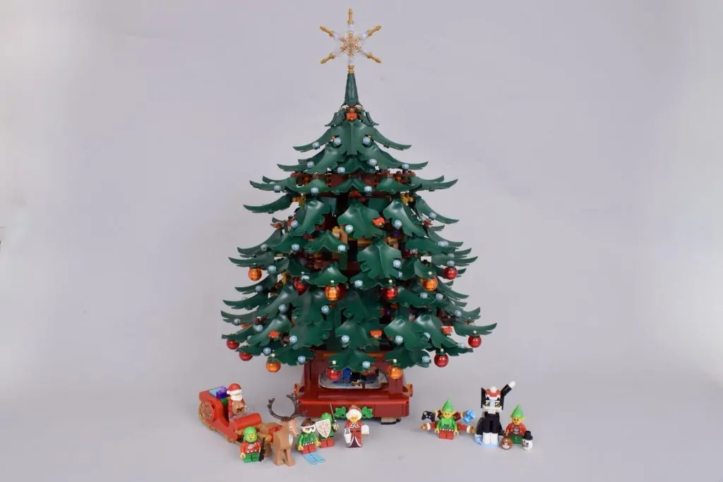 Review: Is LEGO 41843 Family Christmas Tree naughty or nice?