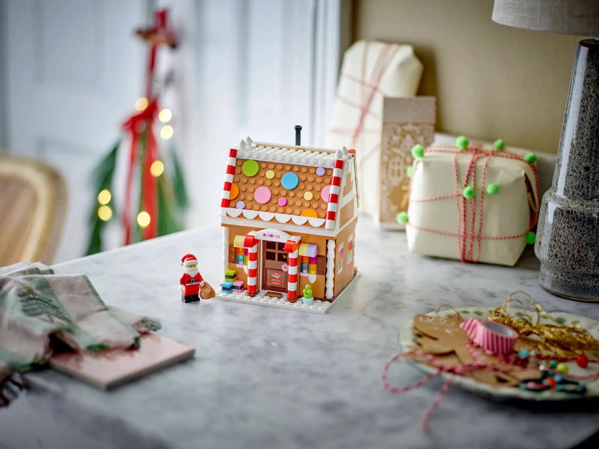 LEGO 40809 Festive Gingerbread House Lifestyle 2