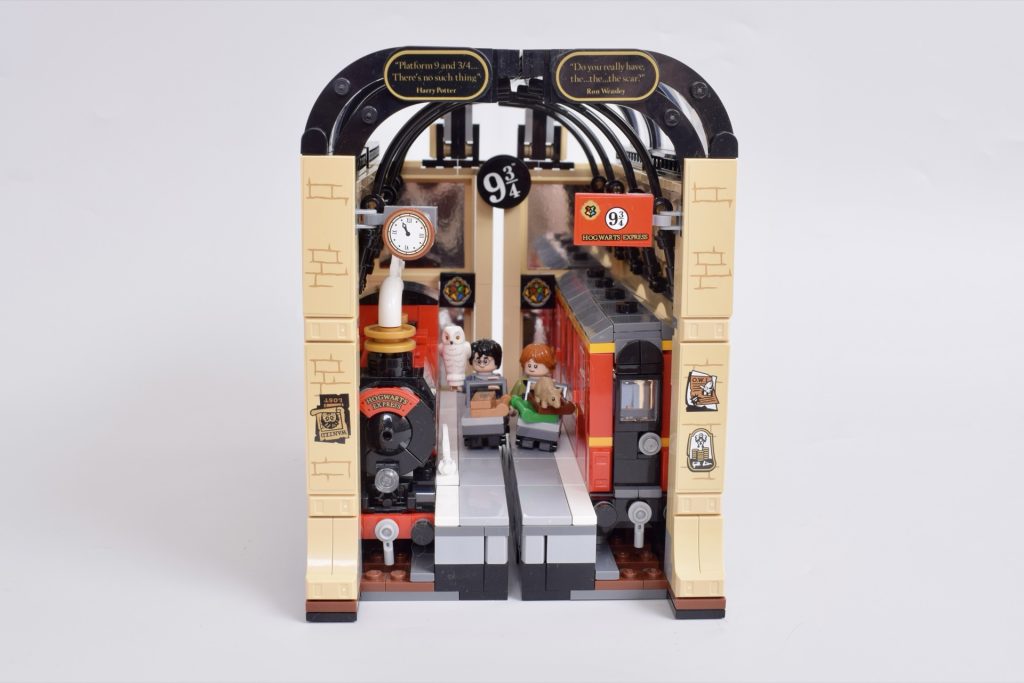 LEGO Harry Potter 76450 Book Nook Hogwarts Express review 1 1024x683