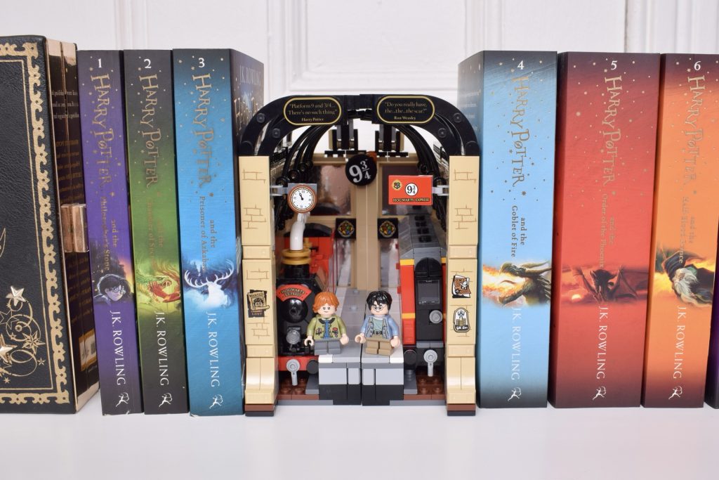 LEGO Harry Potter 76450 Book Nook Hogwarts Express review 22 1024x683