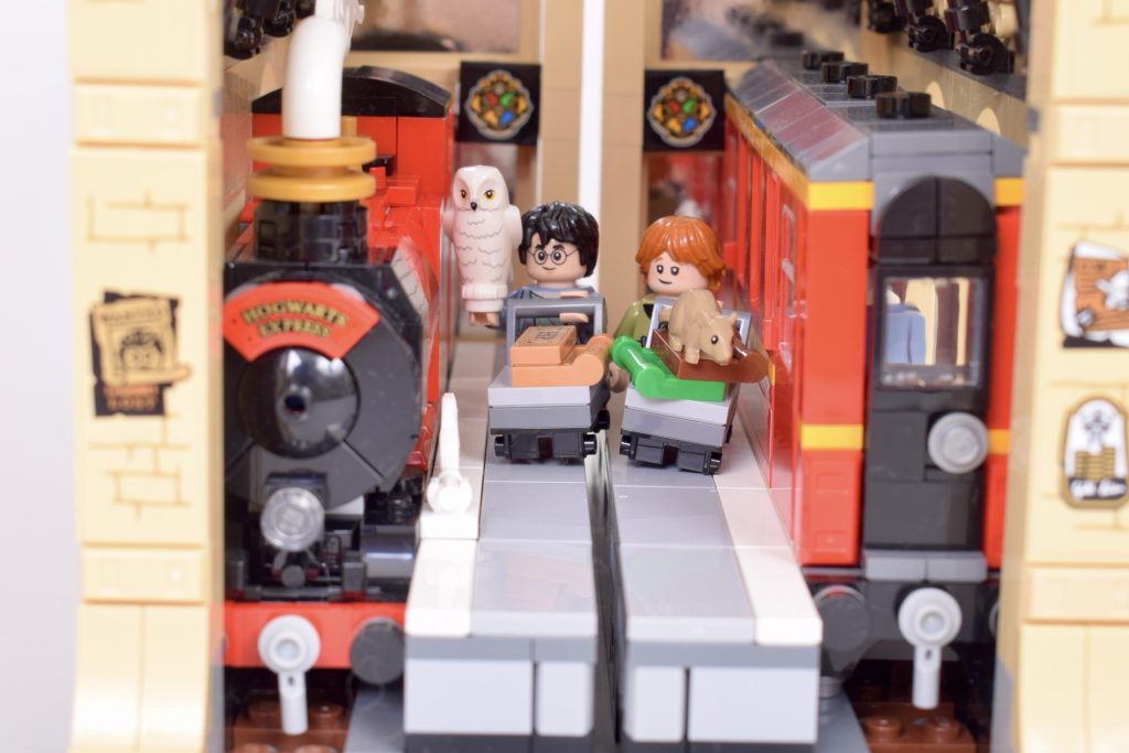 LEGO Harry Potter 76450 Book Nook Hogwarts Express review 3 1024x683