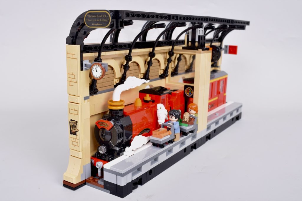 LEGO Harry Potter 76450 Book Nook Hogwarts Express review 8 1024x683