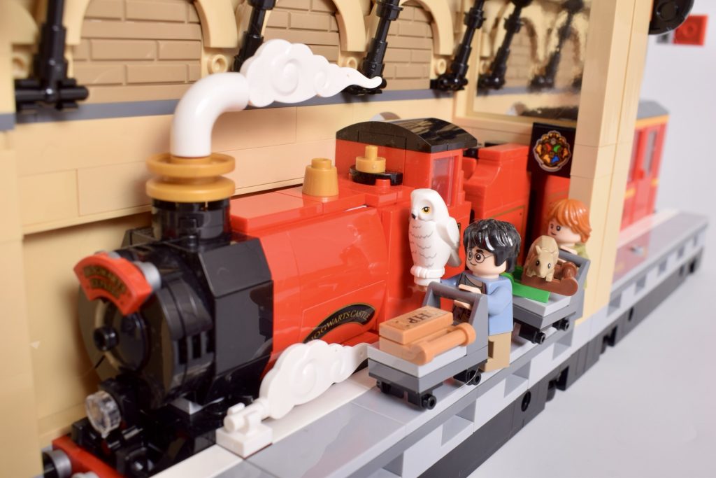 LEGO Harry Potter 76450 Book Nook Hogwarts Express review 9 1024x683