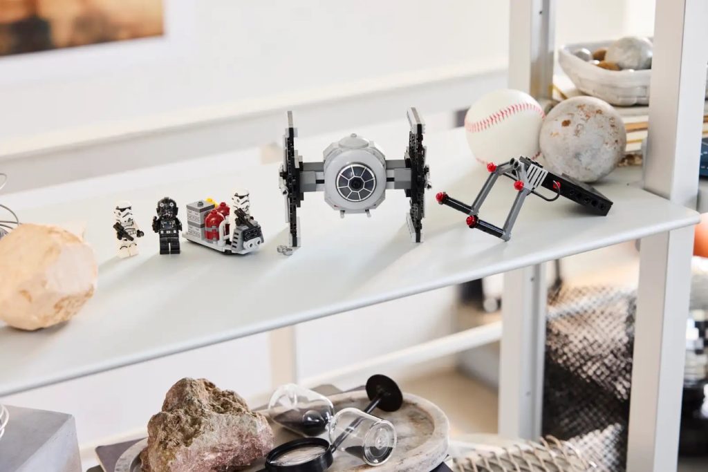LEGO Star Wars 40771 TIE Fighter with Imperial Hangar Rack Lifestyle 2 1024x683