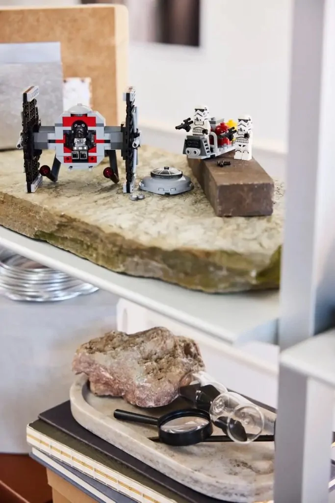 LEGO Star Wars 40771 TIE-Fighter mit imperialem Hangargestell Lifestyle 4 683x1024