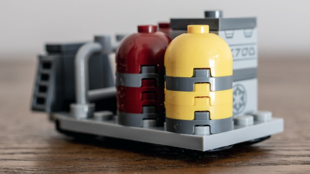 LEGO Star Wars 40771 TIE-Jäger mit imperialem Hangargestell 12 1024x576