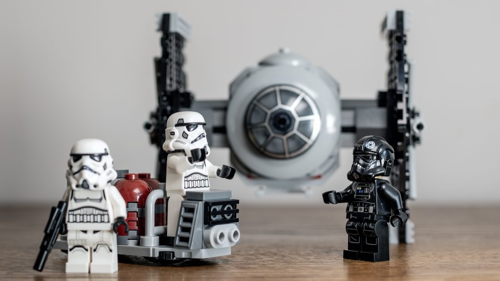LEGO Star Wars 40771 TIE-Jäger mit imperialem Hangargestell 13 1024x576