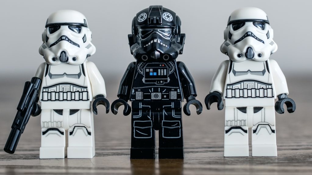 LEGO Star Wars 40771 TIE-Jäger mit imperialem Hangargestell 14 1024x576