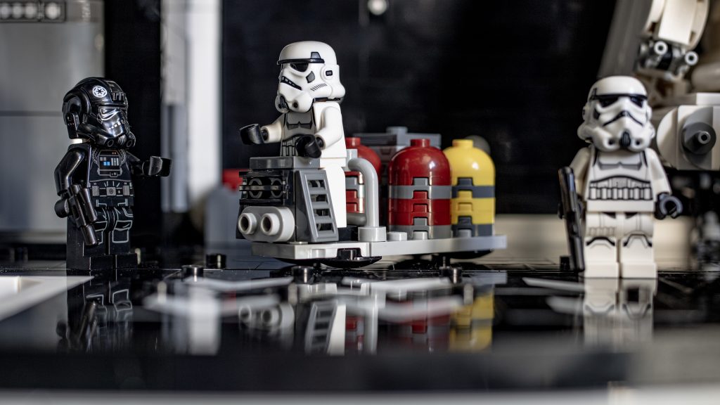 LEGO Star Wars 40771 TIE-Jäger mit imperialem Hangargestell 17 1024x576