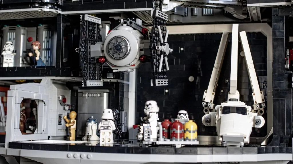 LEGO Star Wars 40771 TIE-Jäger mit imperialem Hangargestell 18 1024x576