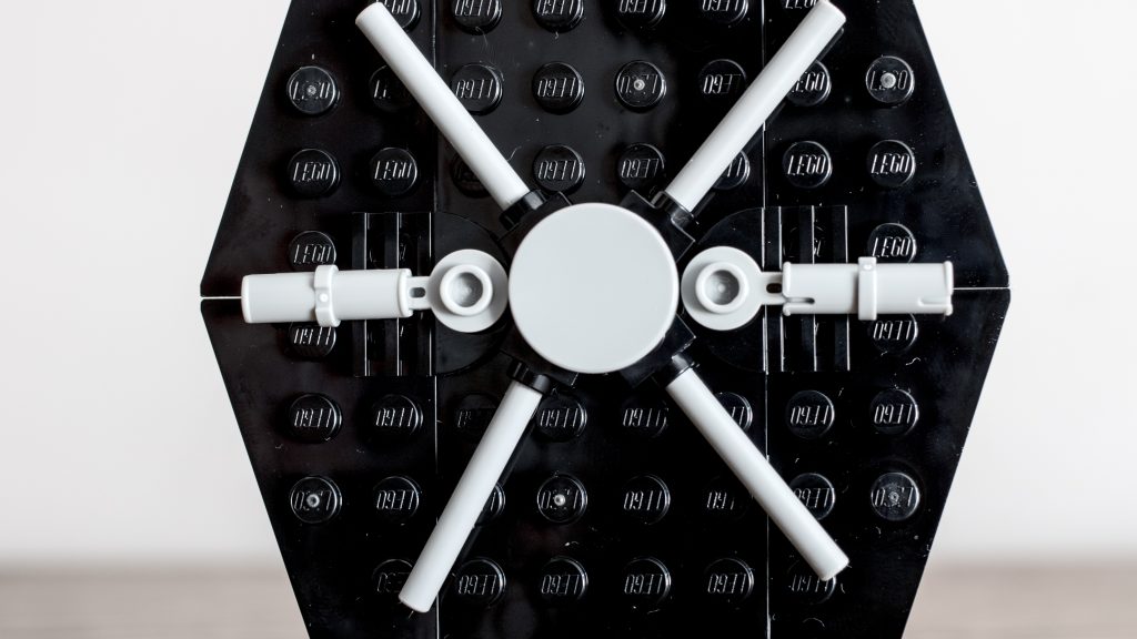 LEGO Star Wars 40771 TIE-Jäger mit imperialem Hangargestell 4 1024x576