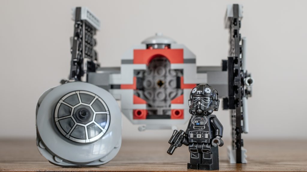 LEGO Star Wars 40771 TIE-Jäger mit imperialem Hangargestell 6 1024x576