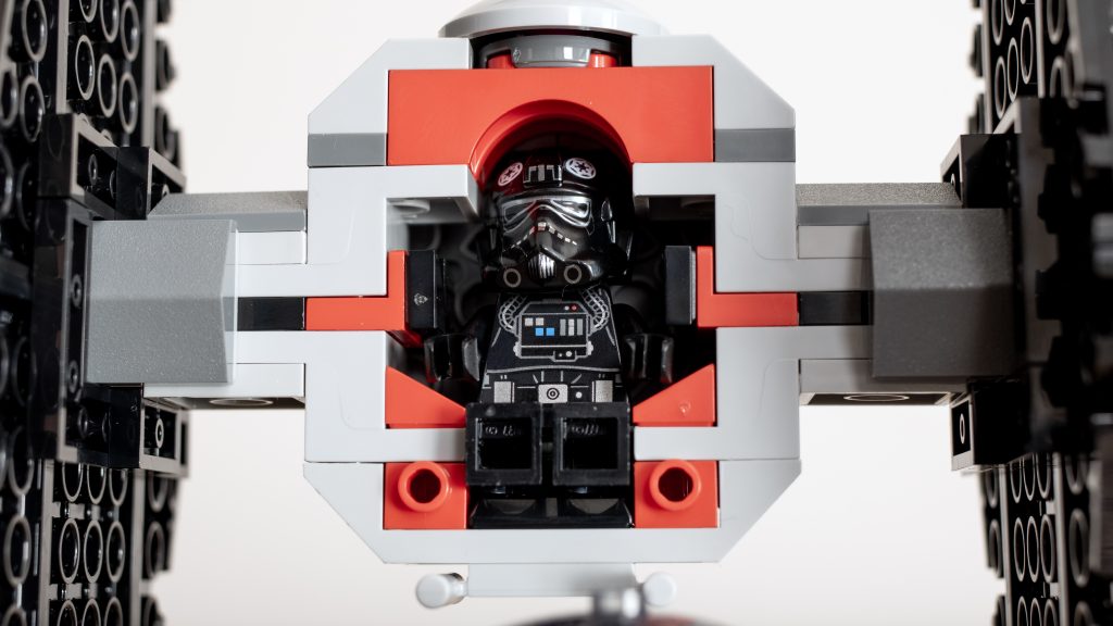 LEGO Star Wars 40771 TIE-Jäger mit imperialem Hangargestell 7 1024x576